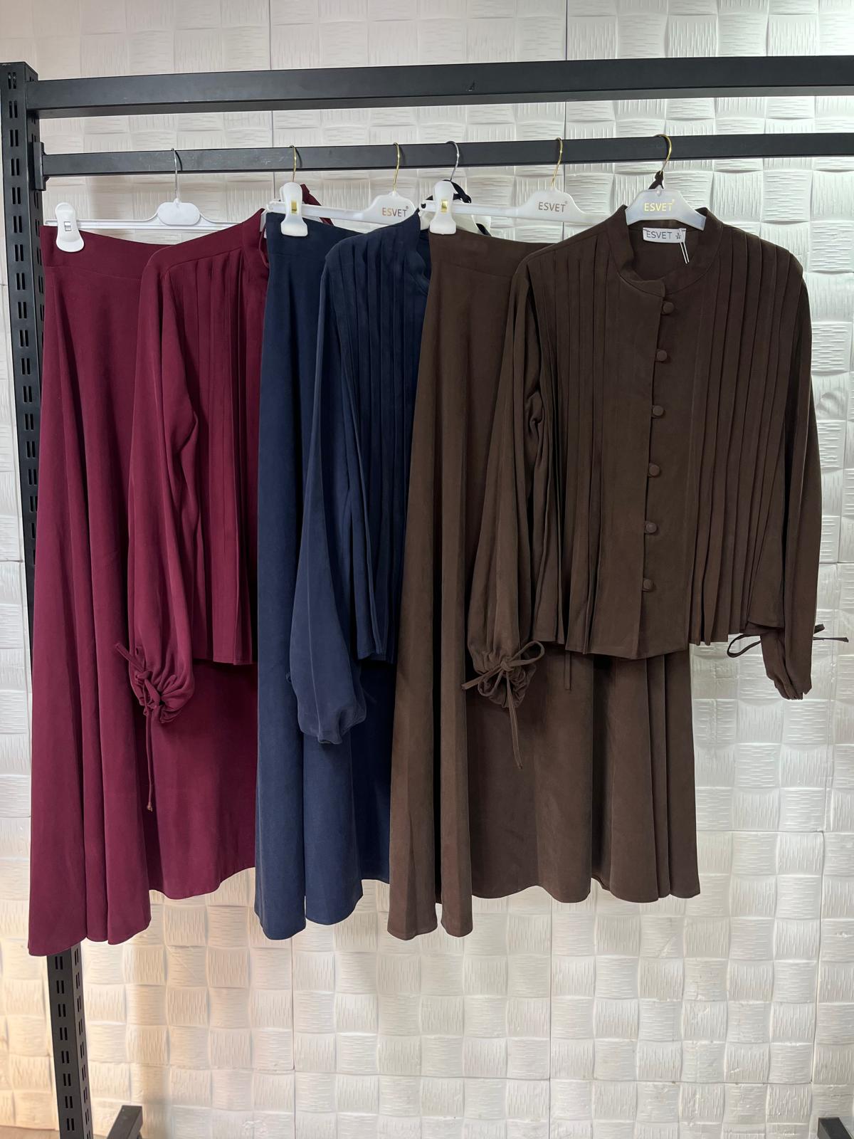 Pile ve Düğme Detaylı Mürdüm Etekli Takım